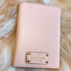 ✨ Kate spade Passport wallet 💥